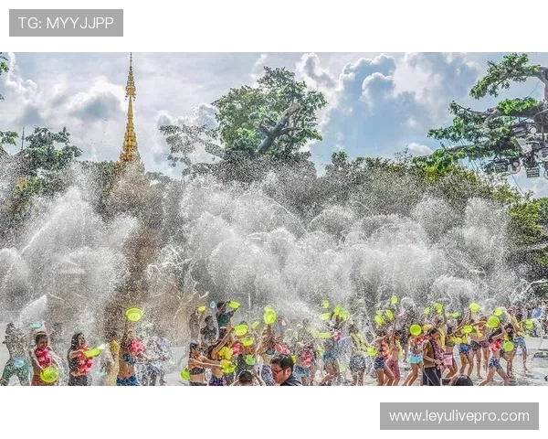 射箭场上的民族文化交流：拉祜族、佤族、布朗族、傣族传统展示