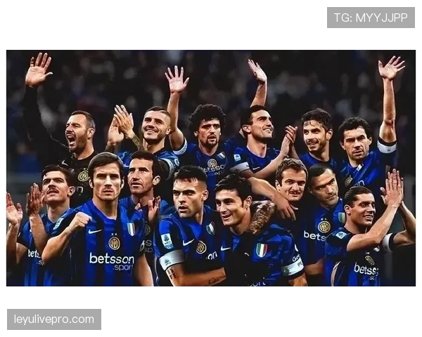 实时:国米通过长传直接找锋线,成功规避曼城中场围抢 实时:国米通过长传直接找锋线,成功规避曼城中场围抢