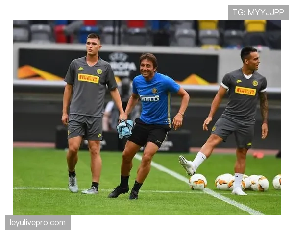 战术板：解析塞维利亚“翼卫驱动”体系对传中落点的精确控制